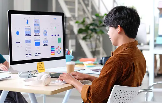 Young man facing his computer screen
